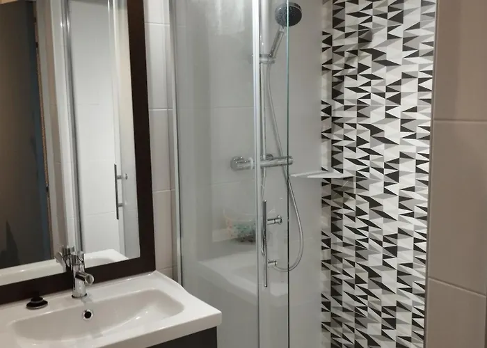 Bord De Avec 2 Velos شقة لي سابلِ دولونْ